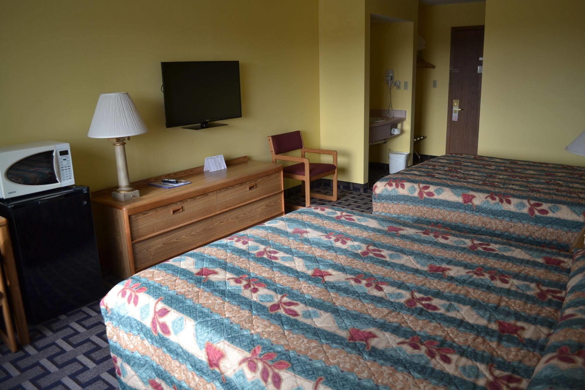 Sky Lodge Inn & Suites - Delavan Zewnętrze zdjęcie