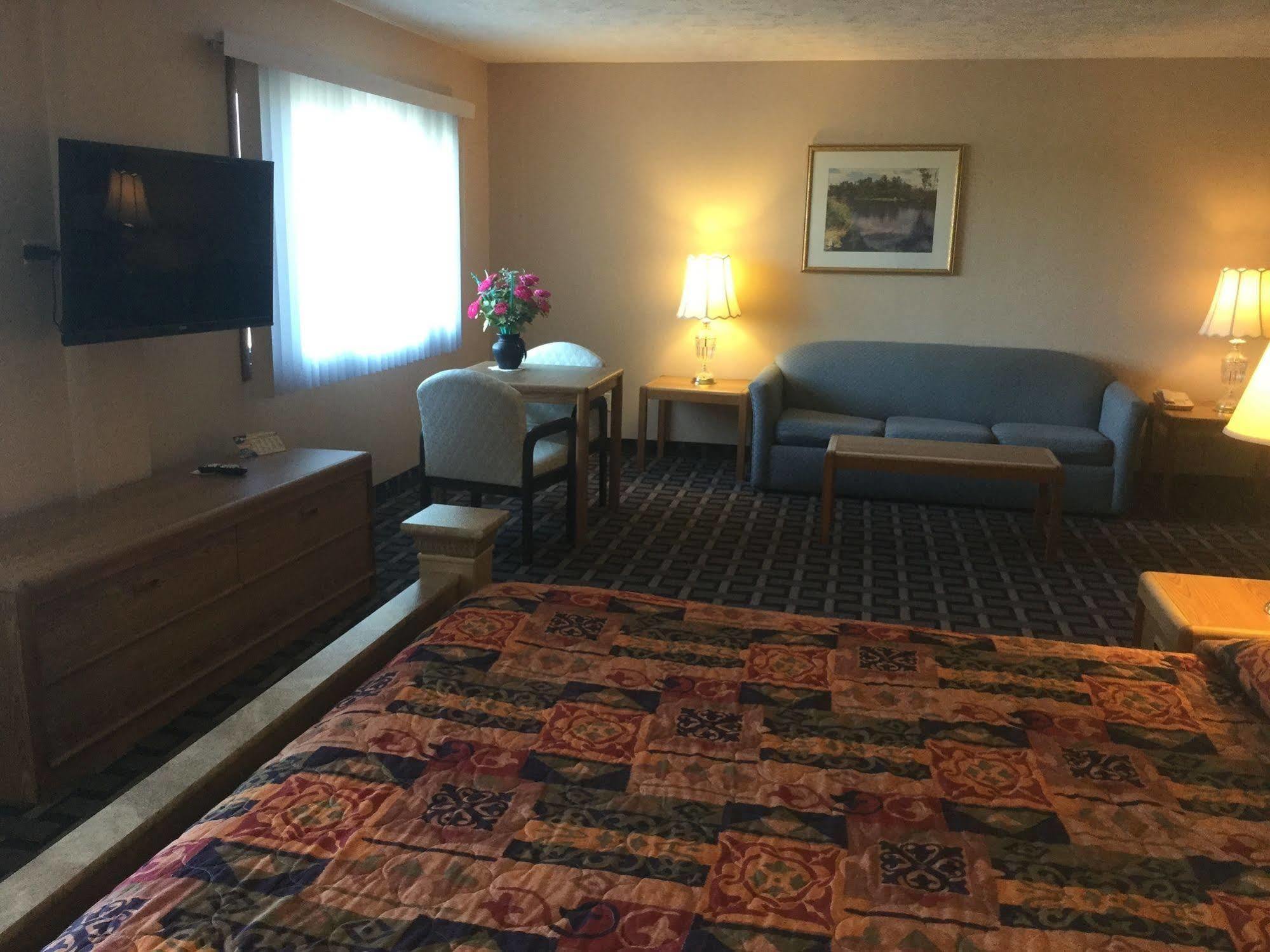 Sky Lodge Inn & Suites - Delavan Zewnętrze zdjęcie