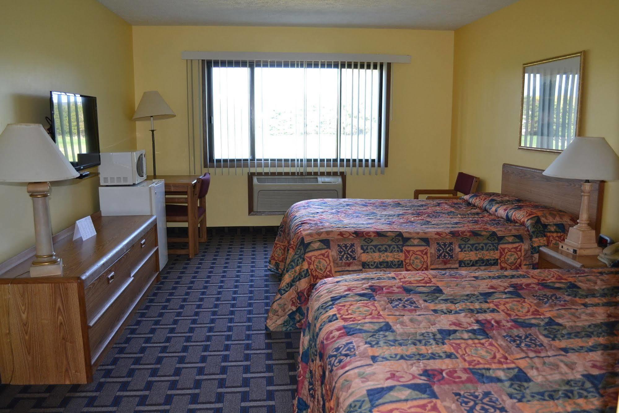 Sky Lodge Inn & Suites - Delavan Zewnętrze zdjęcie