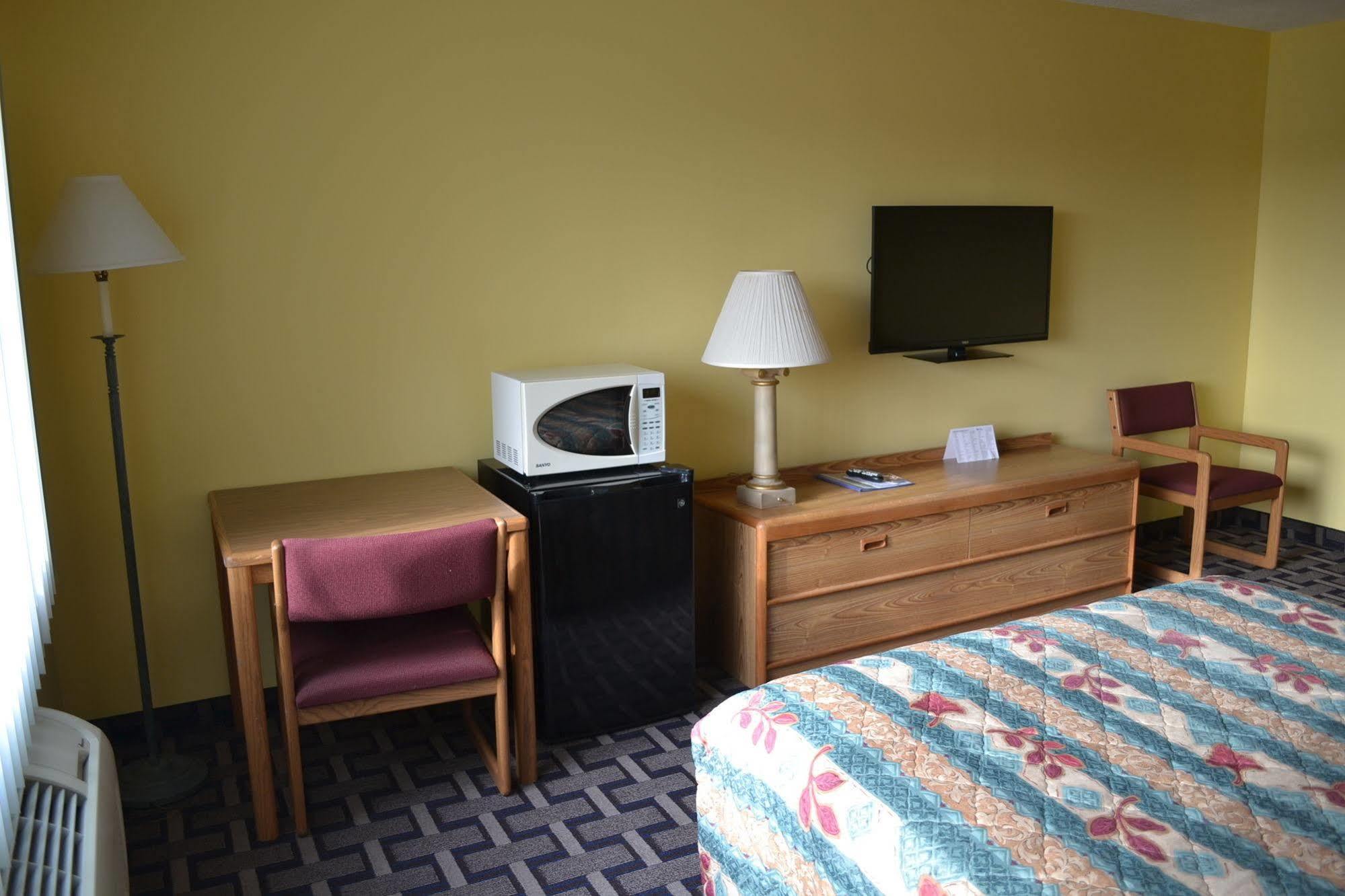 Sky Lodge Inn & Suites - Delavan Zewnętrze zdjęcie