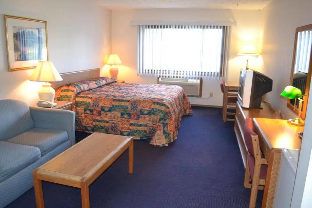 Sky Lodge Inn & Suites - Delavan Zewnętrze zdjęcie