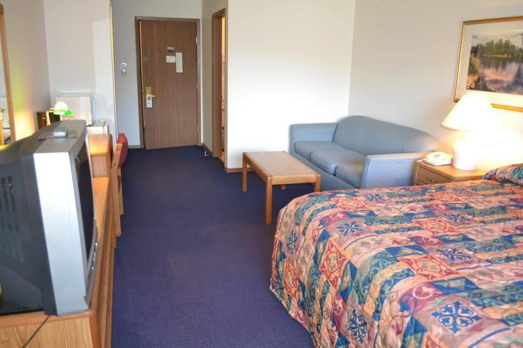 Sky Lodge Inn & Suites - Delavan Zewnętrze zdjęcie